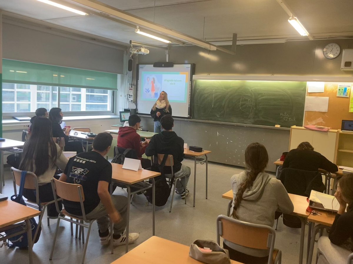 masies_voltrega's tweet photo. Regidories #Joventut #lesMasiesdeVoltregà i #SantHipòlitdeVoltregà organitzen tallers #INSVoltreganès

Divendres es van fer 3 tallers #prevenció i promoció #Salut sobre #TrastornsConductaAlimentària alumnat 3r ESO a càrrec de l'associació contra #anorèxia i #bulímia

#JoventutLMV https://t.co/XQMmmZ6EZg