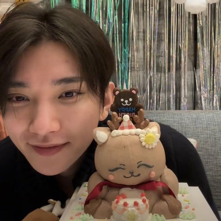 terakarsa's tweet photo. ㅤ
28.   | I’m reaching near 30 and still have so many things to be grateful for. I don’t usually fancy birthdays but for the past three years, I tried to celebrate myself for overcoming the hardships life put me through. Happy birthday, J. You nailed it. ⭐___⭐
ㅤ https://t.co/TGDnoJoGTH
