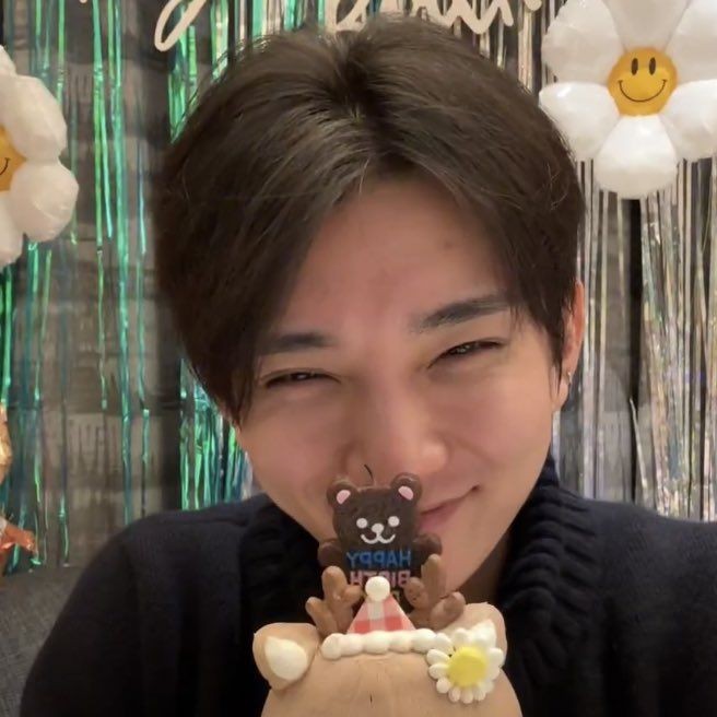 terakarsa's tweet photo. ㅤ
28.   | I’m reaching near 30 and still have so many things to be grateful for. I don’t usually fancy birthdays but for the past three years, I tried to celebrate myself for overcoming the hardships life put me through. Happy birthday, J. You nailed it. ⭐___⭐
ㅤ https://t.co/TGDnoJoGTH