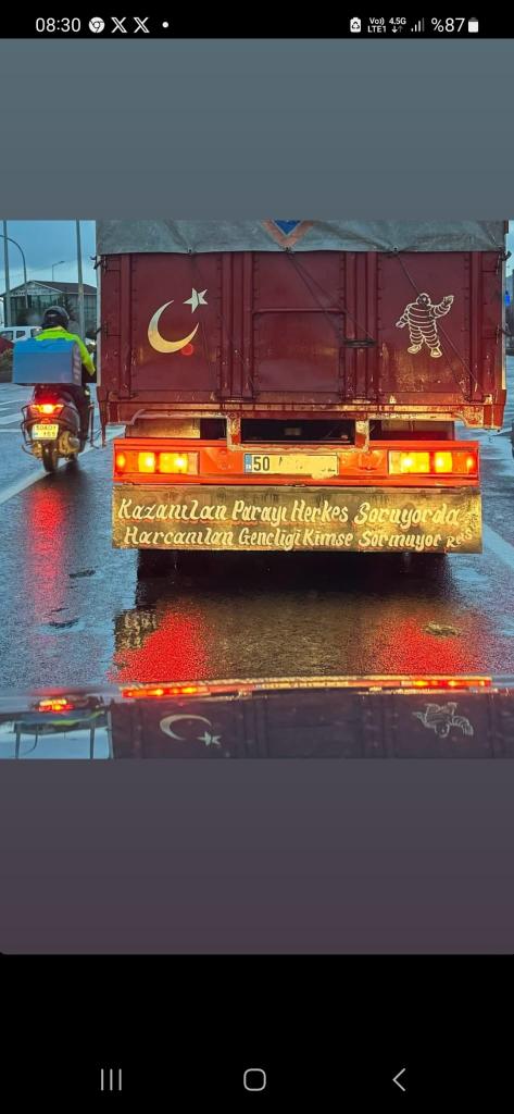 Sadece doktorların maaşının dillerde olduğu bugünlerde, kamyon arkasından çok polikinlik kapısına yakışacak bir söz😂😂