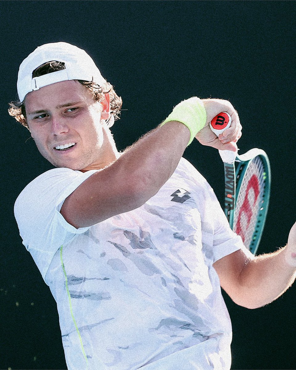 ATPChallenger's tweet photo. First main draw win at a Grand Slam ✅🙌

@kova_aleks fights past Tabilo 6-7(2), 7-6(7), 1-6, 6-1, 6-3 at the Australian Open 

#ATPChallenger https://t.co/UtwOBh3ryX