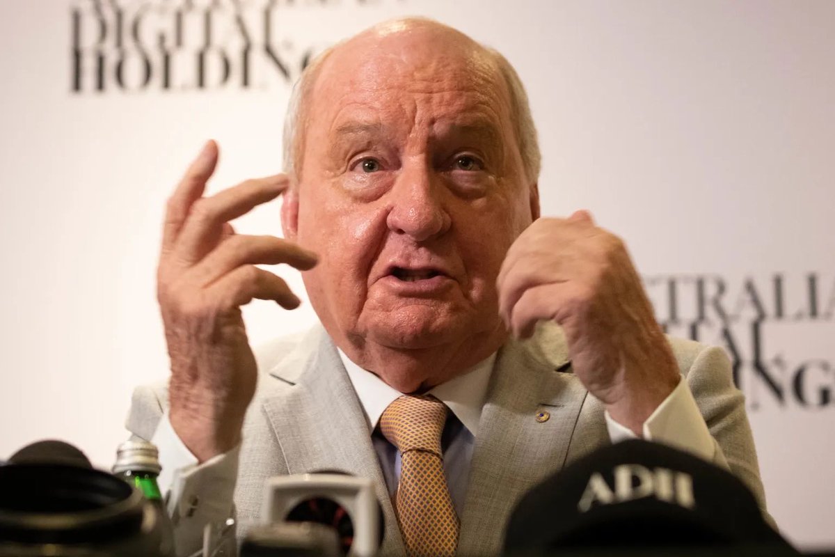 CaraMia200's tweet photo. @david89293299 @groonoonba @nswpolice The investigation is continuing. This is because ‘new’ alleged victims of #AlanJones have come forward.
A voluminous Brief of Evidence is slowly coming together.
The defendant will have much to read when (if) he returns from holidays. #auspol #MurdochMen https://t.co/9RTKCmRs0O