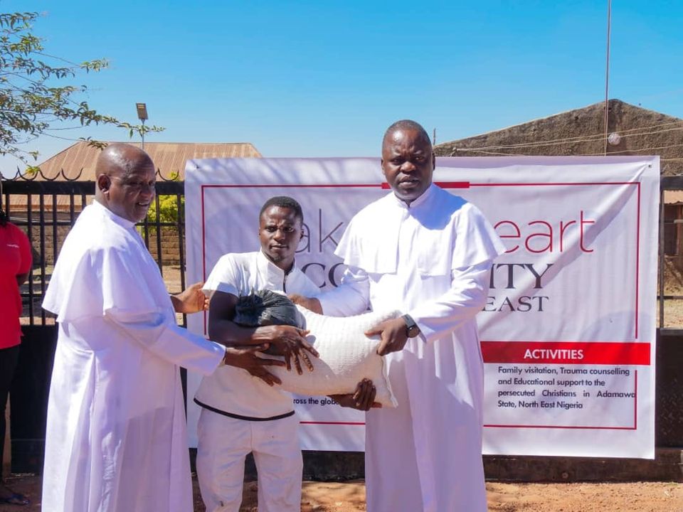 justice_jos's tweet photo. FEEDING OF THE SURVIVORS OF THE CHRISTMAS EVE ATTACKS IN BOKKOS, PLATEAU STATE, NIGERIA 📷
Thank you for the support Yola Diocese and Your supporters https://t.co/vkJuyEdzN0