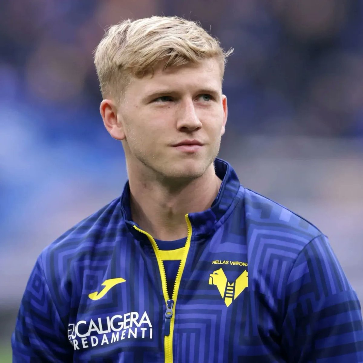 ompassion's tweet photo. Dossier Doig :
La direction olympienne a enclenché une piste alternative, un latéral gauche évoluant à l'étranger.
Le @HellasVeronaFC fait traîner le transfert de Josh Doig alors que le joueur lui, veut absolument venir à Marseille. 

Au bout d'un moment, si ce dossier se conclut par un échec, il va falloir que les dirigeants phocéens cessent de négocier avec ce club de m**** (dont les ultras sont majoritairement d'extrême-droite) après les précédents Ilic et Lazovic.
#HellasMerda