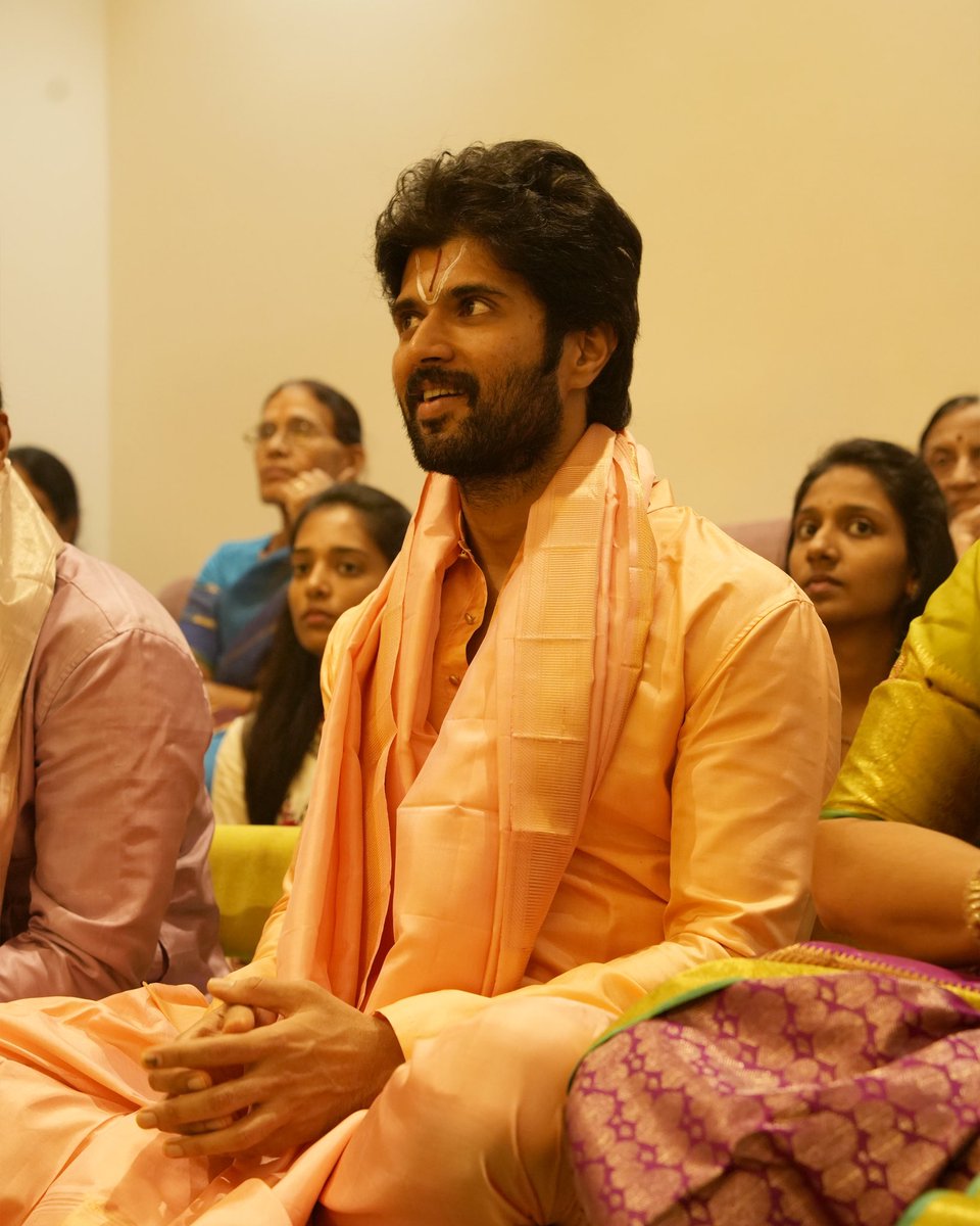 TeamDeverakonda's tweet photo. Happy Sankranthi To All From
#DeveraFamily https://t.co/wPLscl05mA