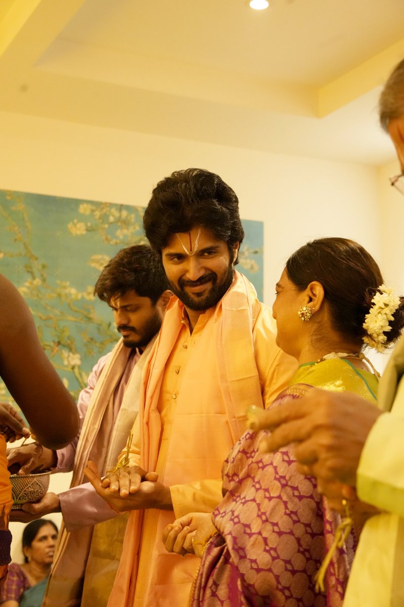 TeamDeverakonda's tweet photo. Happy Sankranthi To All From
#DeveraFamily https://t.co/wPLscl05mA
