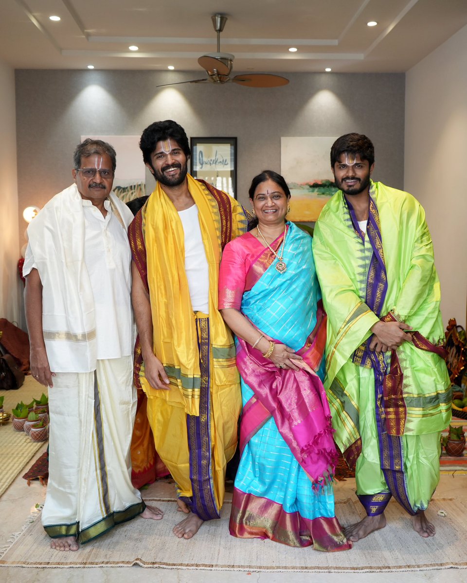 __GirDhar's tweet photo. Happy Sankranthi ❤️

#DeveraFamily
@TheDeverakonda @ananddeverkonda https://t.co/Fs6ed6n1xr