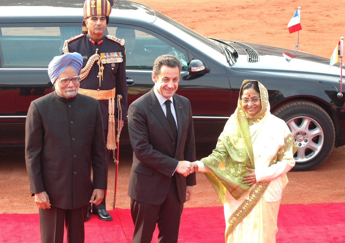 President Nicolas Sarkozy’s 2008 visit marked 10 years of the 🇫🇷🇮🇳 strategic partnership and provided fresh impetus to deepen it and expand to new areas such as fighting climate change. (5/7)