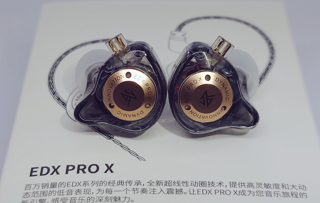M4QjMF4ElqxyS6p's tweet photo. KZ AS24とEDX PRO X着弾 ᐠ(  ᐢ ᵕ ᐢ )ᐟ
だけどEDXの方がマイク無しを注文したのにマイク有りが届いた、う〜ん
マイク有りの方がなんぼか値段が高かったと思うのだが良いのだろうか( ･᷄-･᷅ )？
#KZas24
#EDXproX https://t.co/eKWWZEAK4U