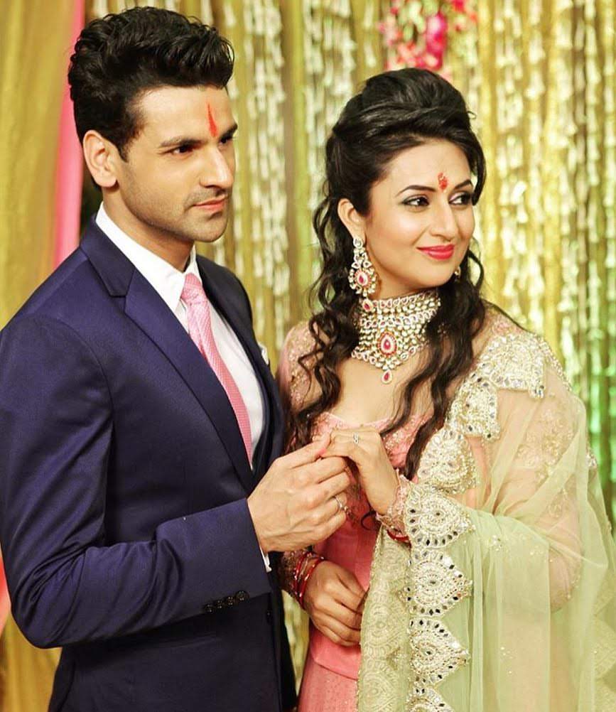 PriyaGupta_27's tweet photo. Happy 8th Engagement Anniversary to the Cutest and Powerful Couple #DiVek  ✨🥰💞
Lots Of Love And Best Wishes 🤗🦋
@divyanka_T @vivekdahiya08 https://t.co/h1x3DRlvXO