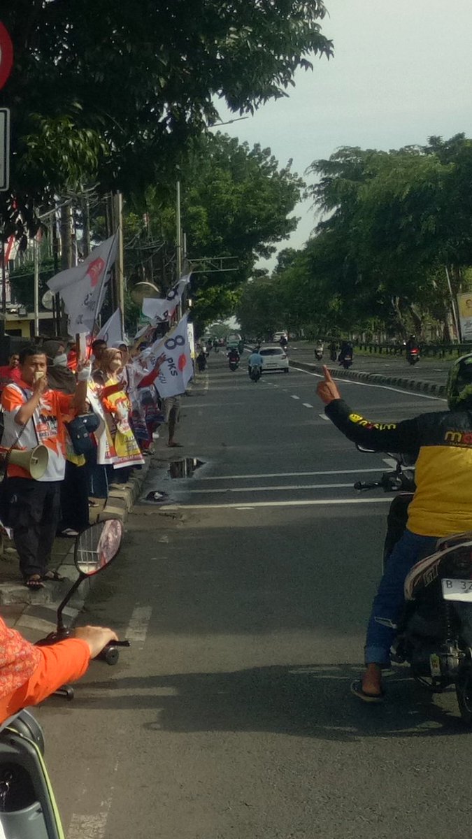 dpra_psrminggu's tweet photo. Menang Bersama Rakyat
#FlashMobPKS
#PKSMenangAniesPresiden https://t.co/9lZeafaEMf