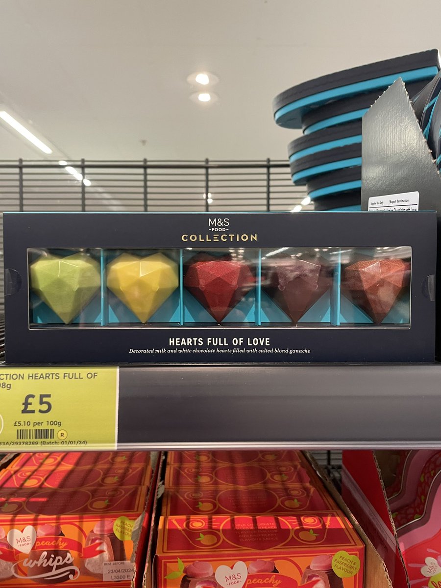 All_Things_New_'s tweet photo. Valentine’s Day Finds! ❤️ At M&amp;S @marksandspencer #mands #mandsfood #thisisnotjust #valentinesday #valentines #love #couple #relationship #chocolate #new #wellthisisnew https://t.co/HZfrSQknp9