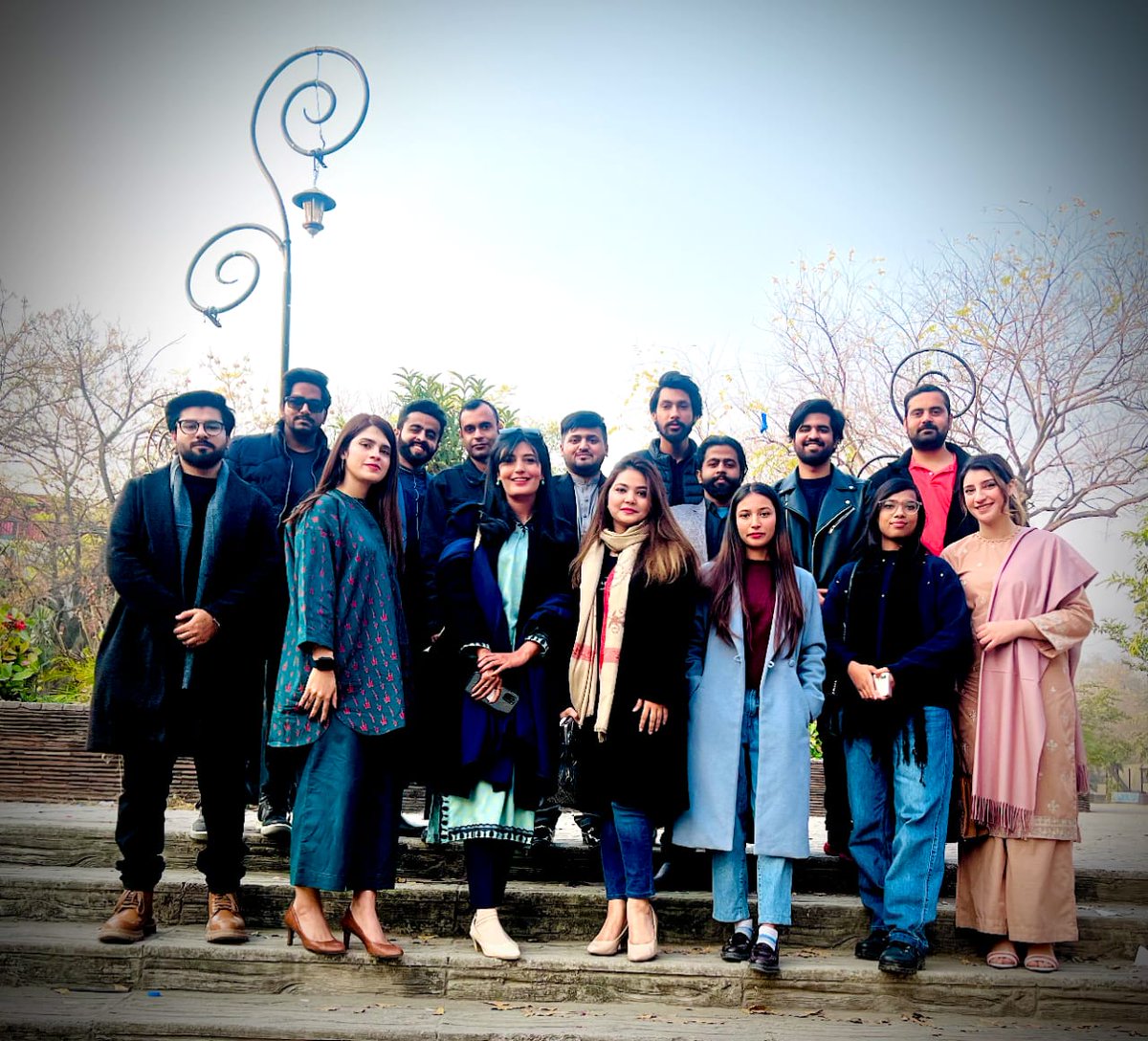 Hanzalamalik97's tweet photo. Find a group of people who challenge and inspire you; spend a lot of time with them, and it will change your life. β€οΈ
#MyTeam #BloggersMeetup
#TogetherAsOne #trending2024 https://t.co/RKjmUuvvhV