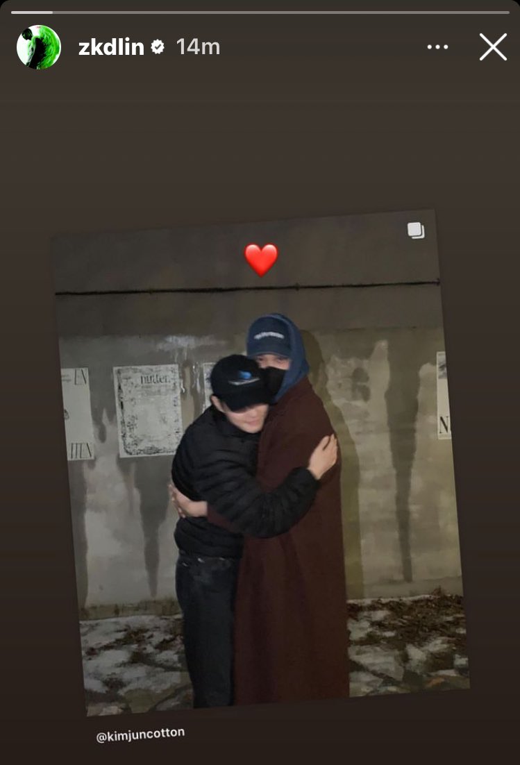 NiniReesh's tweet photo. Miss you Jongin 🥺❤️ thank you Junmyeon Hyung 🥺❤️
#KAI #SUHO #EXO
#MrKaiHBD #Hello30thKAl https://t.co/0SNqZExRkO