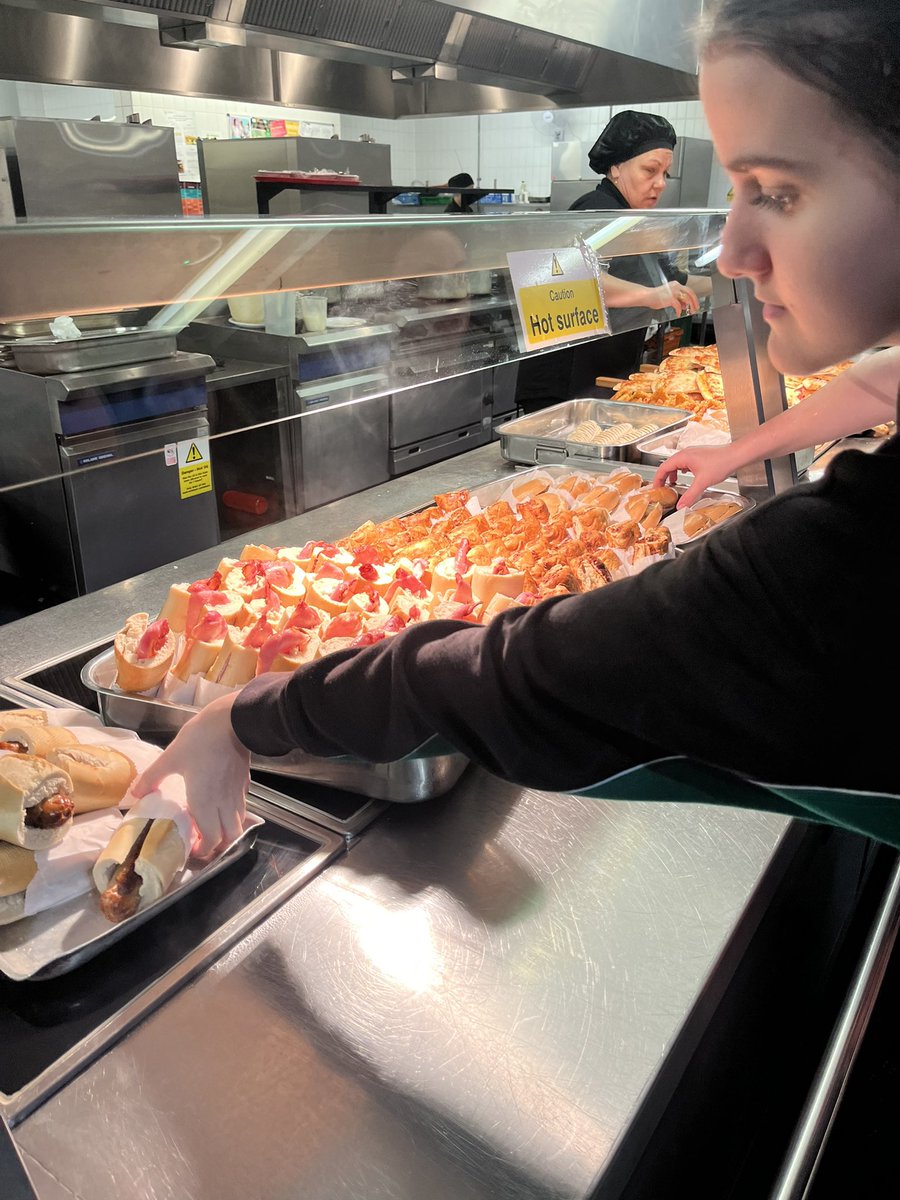 Highlands_sch's tweet photo. Well done to Rowan, who were the half term winners.
Rowan students enjoyed an extended break and well-earned treat for all of their hard work in the last week of term.
#GOROWAN ๐ด๐ด๐ด๐ด๐ด https://t.co/05HMND0yNG