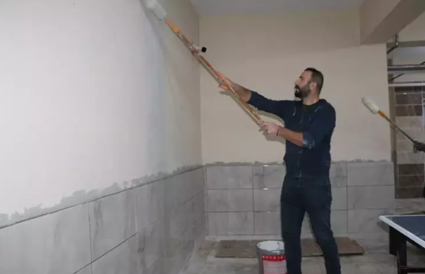 dhainternet's tweet photo. Müdür olarak atandığı okulun, mesai dışında çatı, boya ve fayans işlerini yapıyor
https://t.co/NhVbQ2QlwC https://t.co/r8xjByElhy