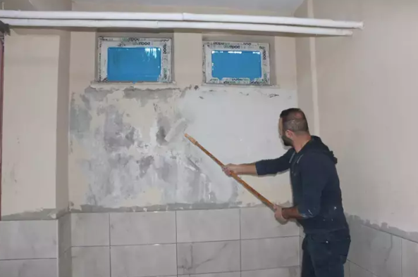 dhainternet's tweet photo. Müdür olarak atandığı okulun, mesai dışında çatı, boya ve fayans işlerini yapıyor
https://t.co/NhVbQ2QlwC https://t.co/r8xjByElhy