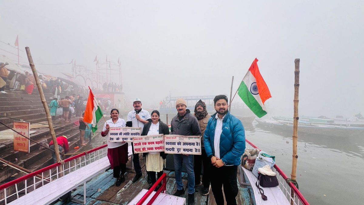 cleanganganmcg's tweet photo. मकर संक्रांति के पर्व पर काशी में लाखों श्रद्धालु गंगा स्नान करने आते हैं। भीड़ की वजह से कई बार घाटों पर गंदगी हो जाती है। इसके मद्देनजर नमामि गंगे, काशी द्वारा कल दशाश्वमेध घाट पर उपस्थित श्रद्धालुओं से गँगा स्वच्छता बनाए रखने की अपील की गई।

#MakarSakranti #MaghMela https://t.co/iCjOZclXEu