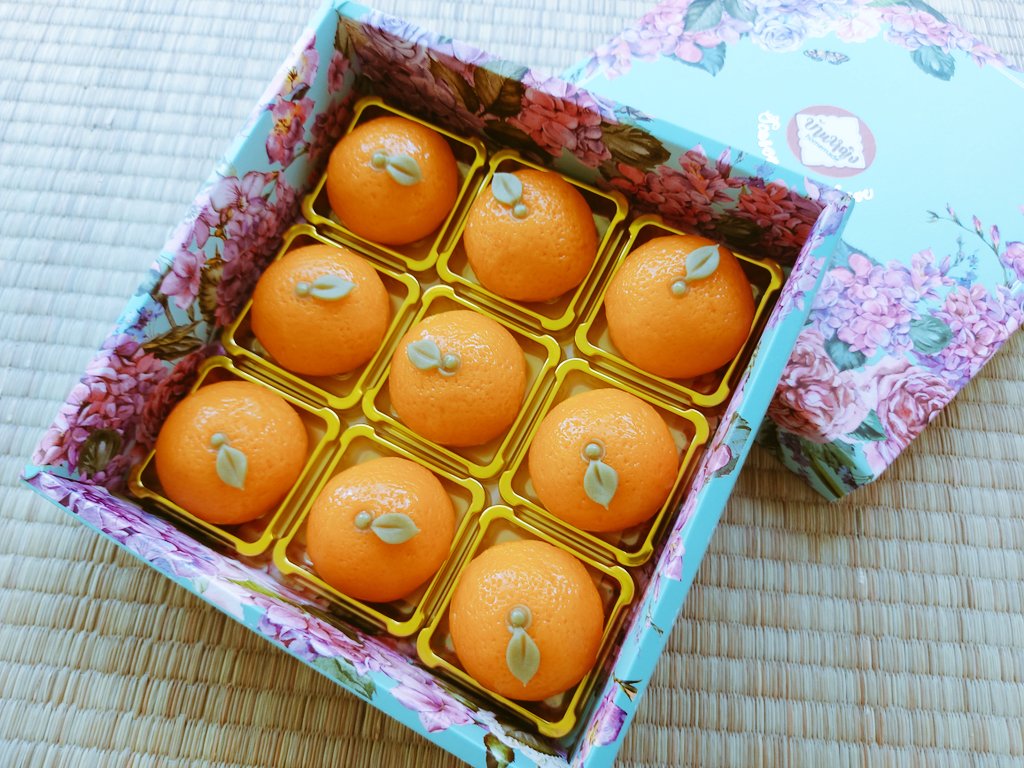 🌹🍊🍑 เปิดรับจองขนม #เปี๊ยะนมสดวากาชิ ตรุษจีน
Hand Crafted Dessert สวยงาม อร่อย สด สะอาด  
🌾 ทำสดใหม่ตัวแป้งหอมนุ่มละมุนลิ้นไส้หวานกำลังดี ใช้น้ำมันรำข้าว 
🤗 ไม่ใส่สารกันเสีย
 มี 3 เซต
ถุงโชคดี ไส้ถั่วทองนมสด 450.-
ส้ม ไส้ถั่วทองไข่เค็ม 500.-
ซิ่วท้อมงคล เจ 450.- 
dm ได้เลยค่ะ