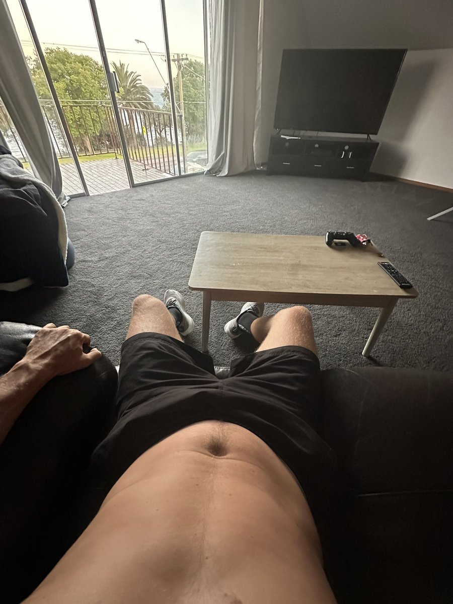chong4087's tweet photo. Just finished a hot run by the beach, now who wants to come take a shower and sit naked with a view https://t.co/Yv3xBOd8j9