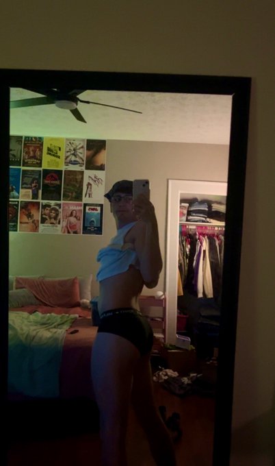 someone come get in my bed! https://t.co/X3nWQrtFrU