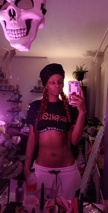 This goddess is off to bed, I expect to wake up to silent sends! Be a good pet and relapse for me while<a href="/tag/realloyalfans"class="tags"><span>#realloyalfans</span></a>