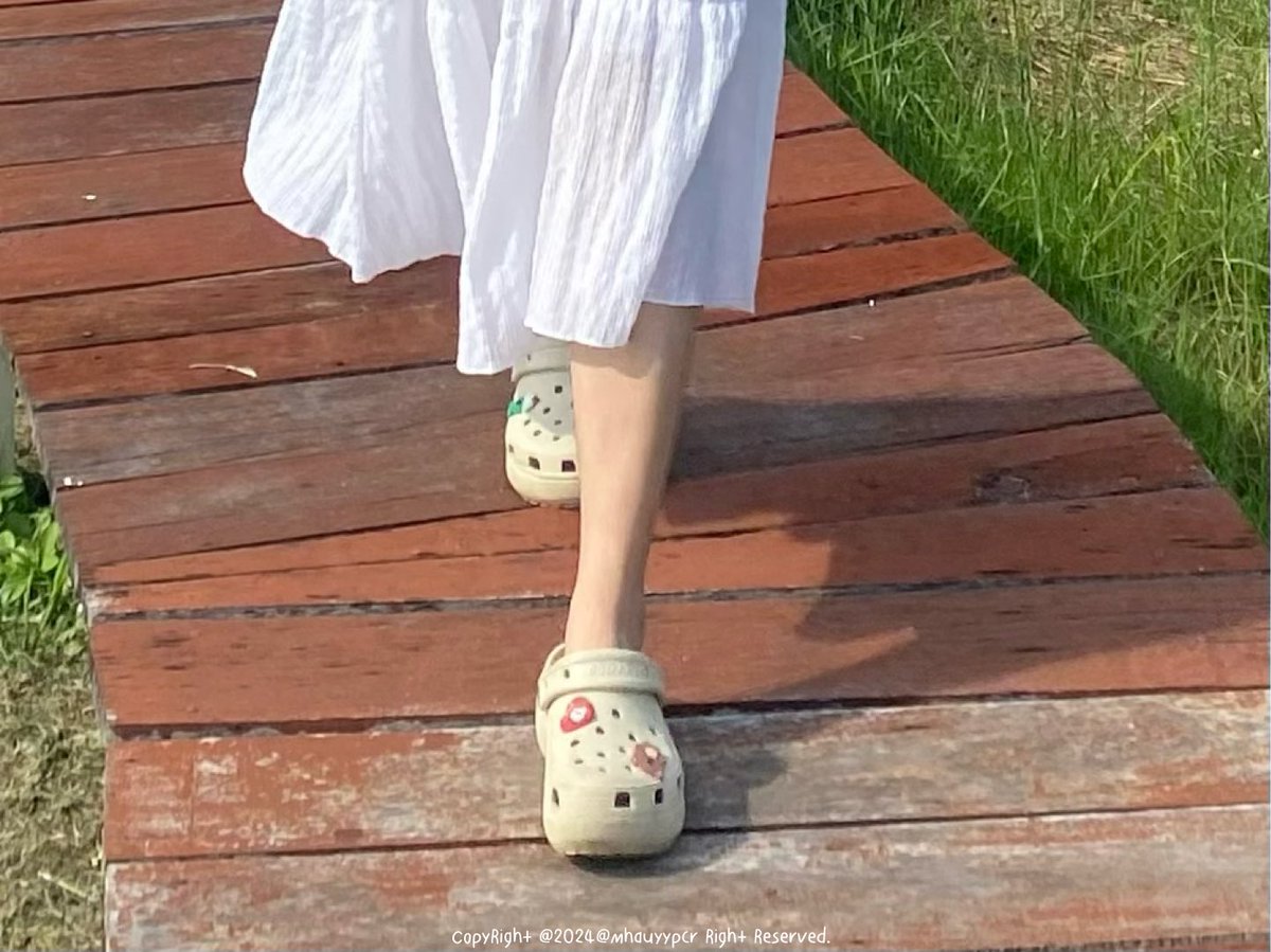 mhauyypcr's tweet image. ไปซื้อ shoes clean มาเป็นที่ซักรองเท้าแค่เทผงแล้วเติมน้ำ แช่ไว้ซัก30นาที เอารองเท้าที่เน่าๆของเราออกมาล้างน้ำอีกซักรอบคือรองเท้าสะอาดขึ้นมาก เหมาะกับคนที่ขี้เกียจแบบเรา รองเท้าคือสะอาดเหมือนใหม่ ! ราคาตัวน้องไม่แรงด้วย ✨🩰 #ใช้ดีบอกต่อ