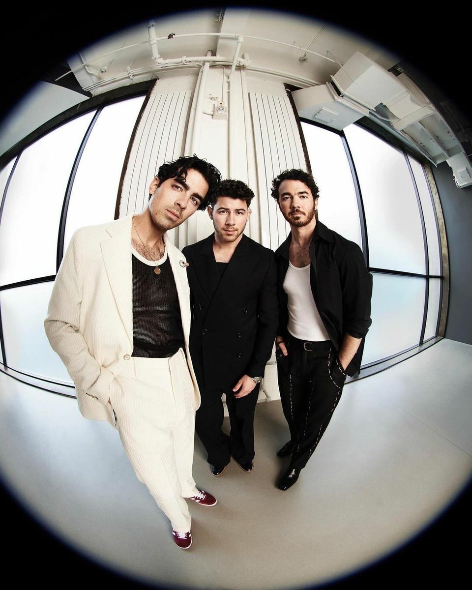 JonasVideoGirl's tweet photo. I love love love these photos https://t.co/bN4f5RMJHY