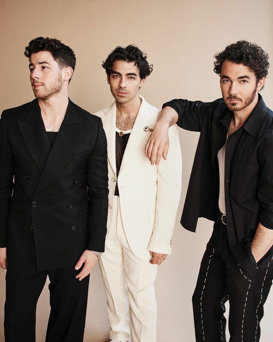 JonasVideoGirl's tweet photo. I love love love these photos https://t.co/bN4f5RMJHY