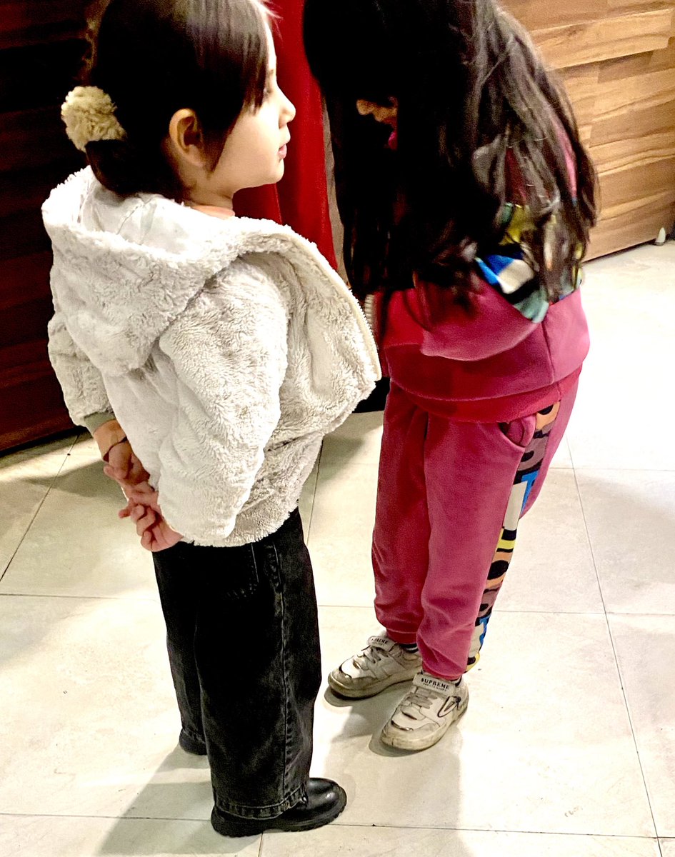 baharel48's tweet photo. نام اثر:خواهر بزرگتر🫠❤️

(حتی یک دقیقه ام بزرگتر باشی اون حس مواظب بودن مسئولیت همیشه باهاته) https://t.co/qgpapqWVqR