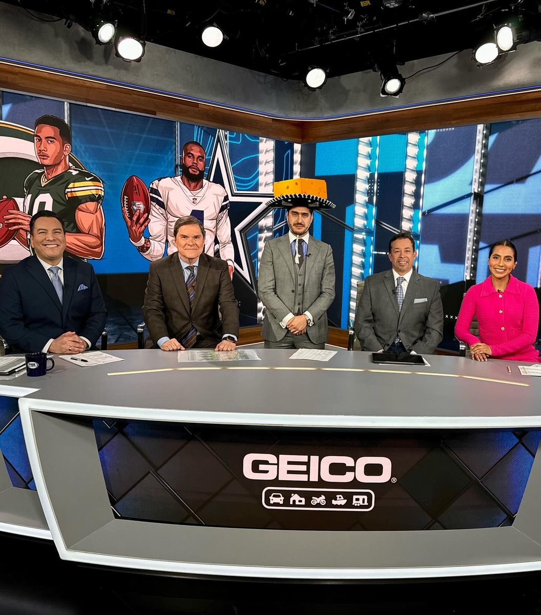 Diana Flores (@diana_flores33) on Twitter photo Wild Card Game 🏈🔥
<a href="/packers/">Green Bay Packers</a> vs <a href="/dallascowboys/">Dallas Cowboys</a>
Que partido dieron los Packers 🧀 y cómo nos divertimos en <a href="/FOXDeportes/">FOX Deportes</a> 😄🎥📺 (sin vamos a mencionar lo MAL que les fue a Cowboys 🙄)
Gracias por un fin más lleno de risas y mucho football! Wild Card Game 🏈🔥
<a href="/packers/">Green Bay Packers</a> vs <a href="/dallascowboys/">Dallas Cowboys</a>
Que partido dieron los Packers 🧀 y cómo nos divertimos en <a href="/FOXDeportes/">FOX Deportes</a> 😄🎥📺 (sin vamos a mencionar lo MAL que les fue a Cowboys 🙄)
Gracias por un fin más lleno de risas y mucho football!