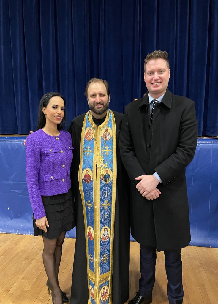 StayUNITEDTweet's tweet photo. Congratulations to the 1st ‘Svensson Scholarship for Student Leaders’ recipient of 2024, Anastasia Karampimperis! Currently studying at @stonybrooku, Anastasia was the valedictorian of her high school and has demonstrated a commitment to giving back. Special thank you to Fr. Vasilios and @zoodohospeghe for allowing us to present this award to Anastasia in front of her family, friends and her parish community.