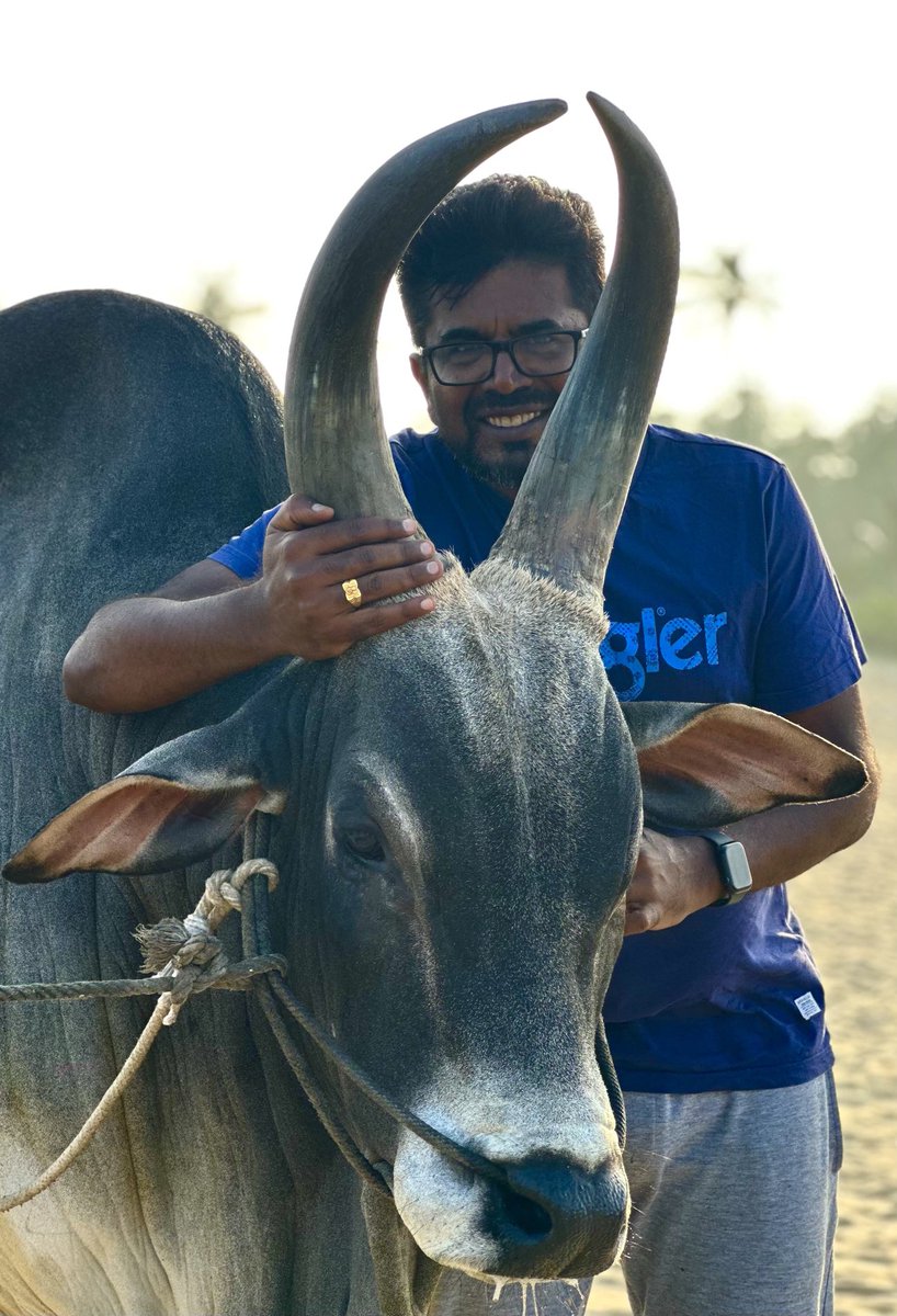 தை பிறந்தால் வழி பிறக்கும்! இனிய உழவர் திருநாள் பொங்கல் நல்வாழ்த்துக்கள்!! உழுதுண்டு வாழ்வாரே வாழ்வார்மற் றெல்லாம் தொழுதுண்டு பின்செல் பவர். #தமிழர்திருநாள் #பொங்கல்