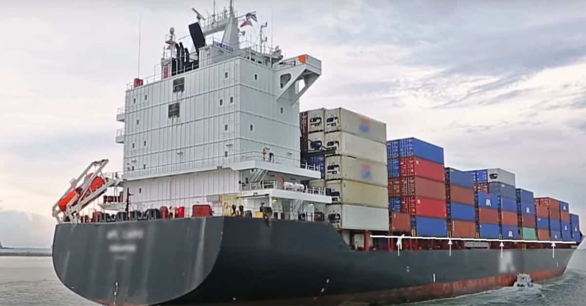 Container shipping is one of the largest stakeholders of sea-borne trade. Do you know what Is #ContainerLashing And How It’s Done? Check out this article 👉marineinsight.com/videos/watch-w… #Shipping #Maritime #MarineInsight #Merchantnavy #Merchantmarine #MerchantnavyShips