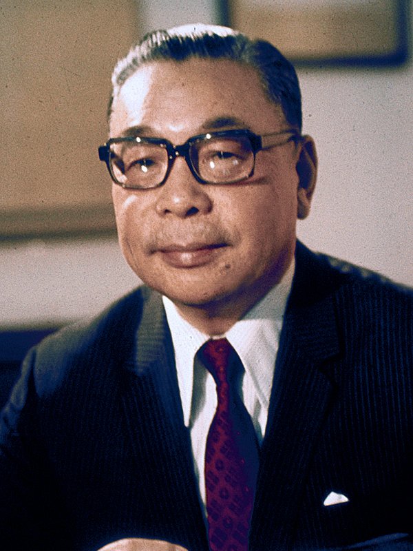 1987年10月，蒋经国在接受《亚洲华尔街日报》专访时，谈自由化与中国统一的必然性，他认为：“国家统一是中华民国政府一贯努力以赴的目标。这个目标的达成必须植基于一个重要的前提，即中国大陆必须根除共产主义，实施自由、民主、均富的三民主义制度。唯有如此，国家统一的目标才能实现。”