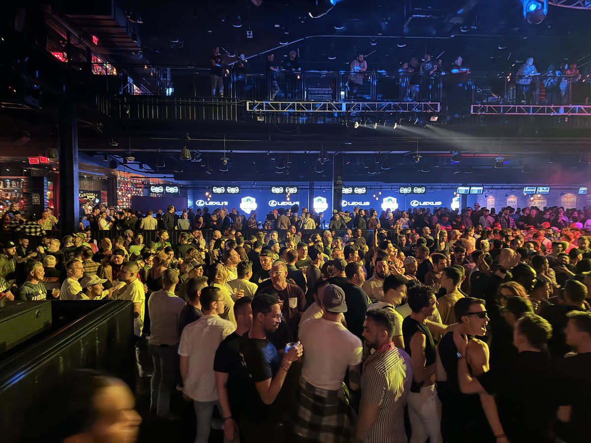 Braccs's tweet photo. Las Vegas Sin City Classic Closing Party at Brooklyn Bowl is heating up the freezing cold desert! 🌈🥎🎰 https://t.co/nLPTCSvwax