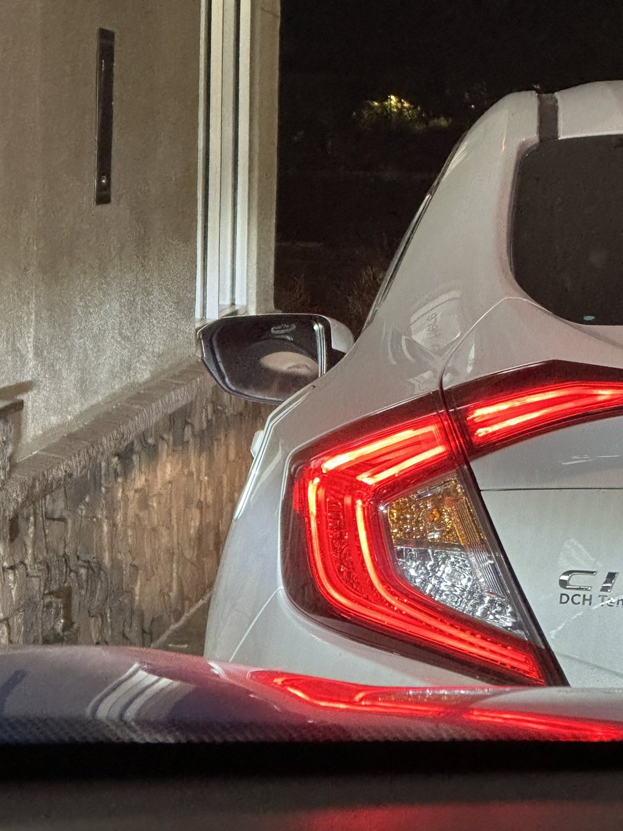 justgaslighting's tweet photo. The way this civic cut me off to get to the in n out drive thru before me so I put my brights on and angling my car to make sure he is 100% blinded go to hell jackass https://t.co/oZsHnIsHDN