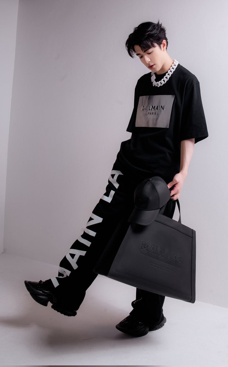 ispannnng's tweet photo. #PatrickFinkler Friend of House Balmain 🩷 is wearing #MAINLAB New Collection from @Balmain 🥰
#PatrickFinkler #尹浩宇
#Patrick尹浩宇 #แพทริค
#BALMAIN #BALMAINUNICORN #BALMAINMAINLAB
@patrick_pppat https://t.co/nM5MrIpcTn