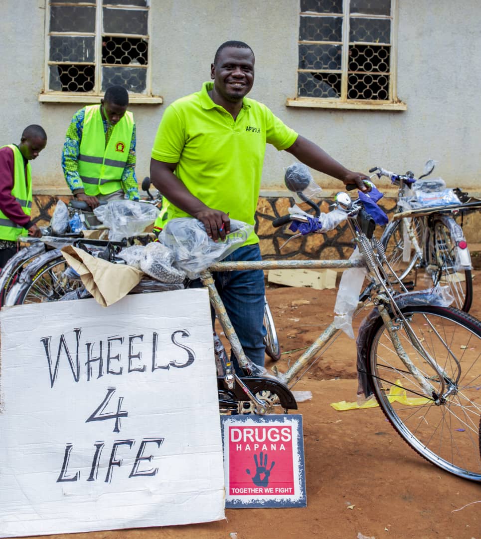 DrugsHapana's tweet photo. We don't want to live in the kind of world where we don't look out for each other. Not just the people that are close to us, but anybody who needs a helping hand. We can't change the way anybody thinks or what they choose to do, but we can do our bit.
#drugsHapana
#wheelsforlife https://t.co/rY4R6mzFn3