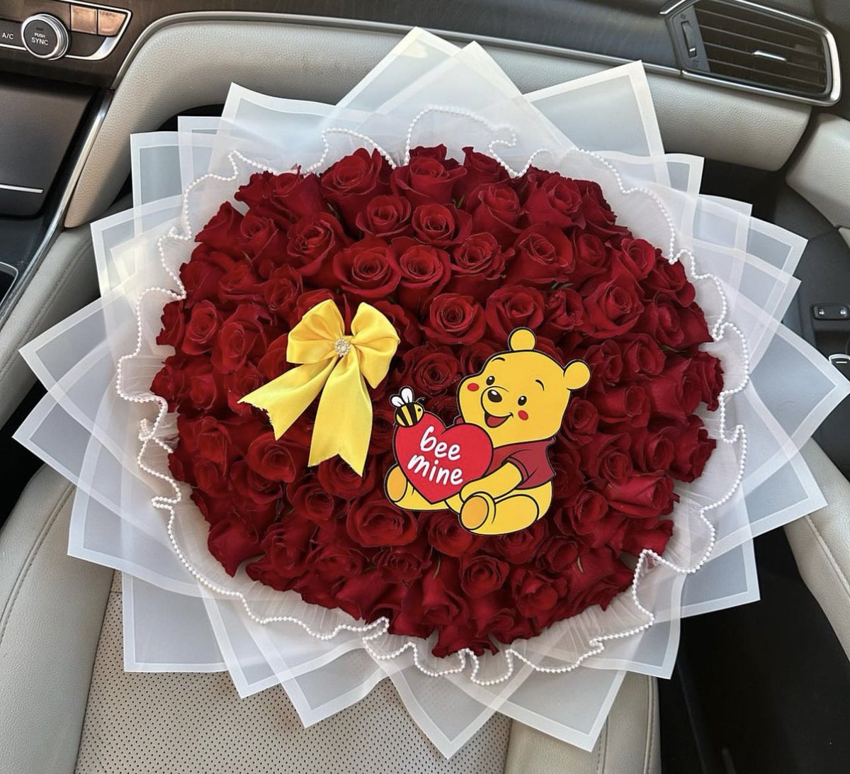 your sign to get her a ramo to ask her to be your valentine🏹♥️