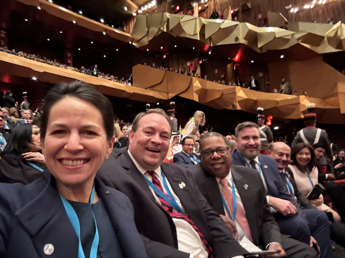 Happy to bear witness to this historic moment for Guatemalan democracy at @barevalodeleon’s inauguration with my USG colleagues. @WHAAsstSecty @usembassyguate