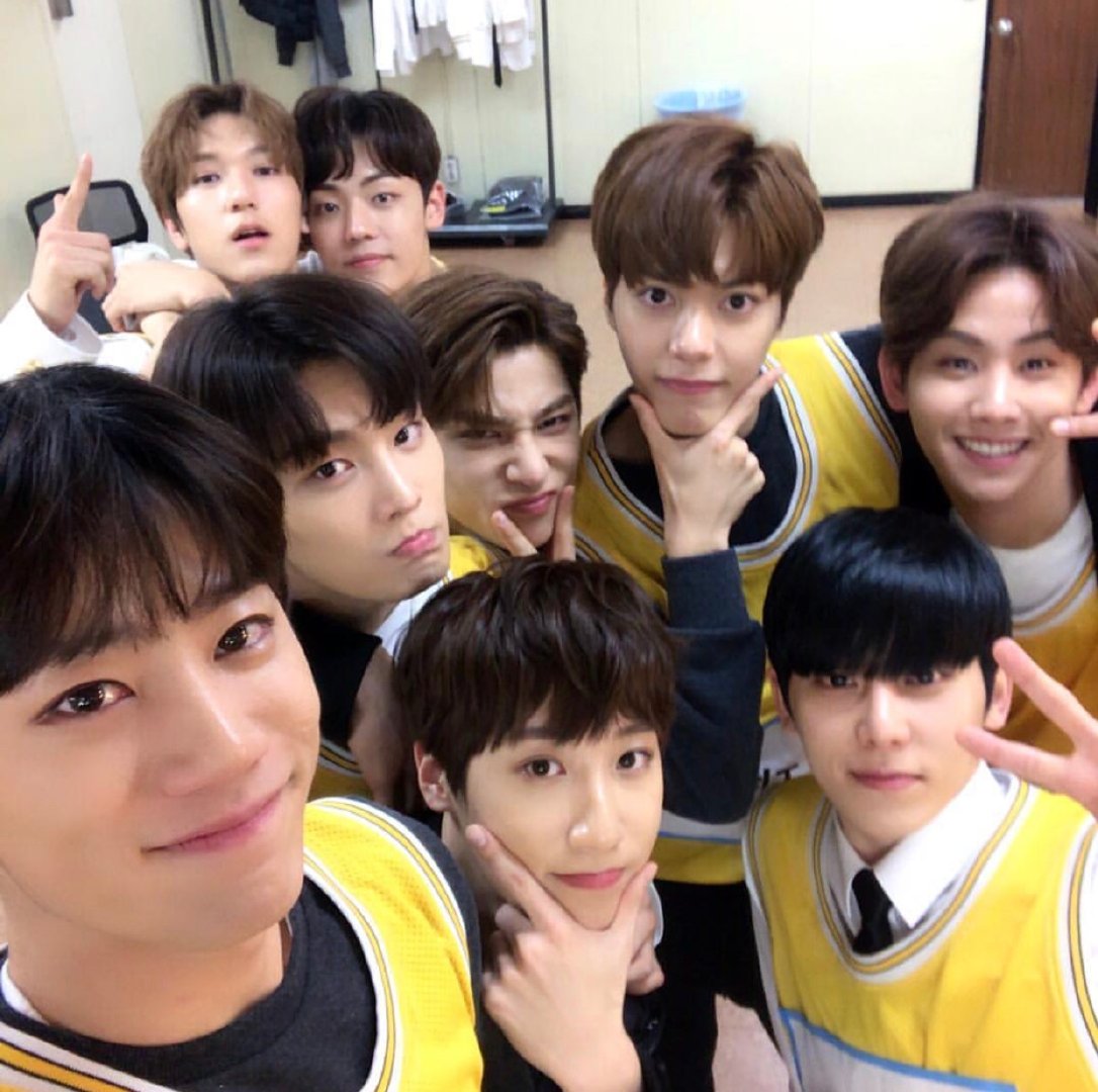 ssswong3's tweet photo. 2018.01.15. Chaejin's ig
https://t.co/WpJFQ3vOfN
"노랑노랑 노랑조오 #훈남쓰 #더유닛"
(Yellow Yellow Yellow team oh #Handsomeboys #TheUnit)
Jun: 최고야 👍🏻
(The best👍🏻)
Chaejin: 오디야
(Where)
Jun: 형 맘속..☺️
(In hyung's heart..☺️)
#이준영 #LEEJUNYOUNG #All_Day https://t.co/EY16MeLFV2