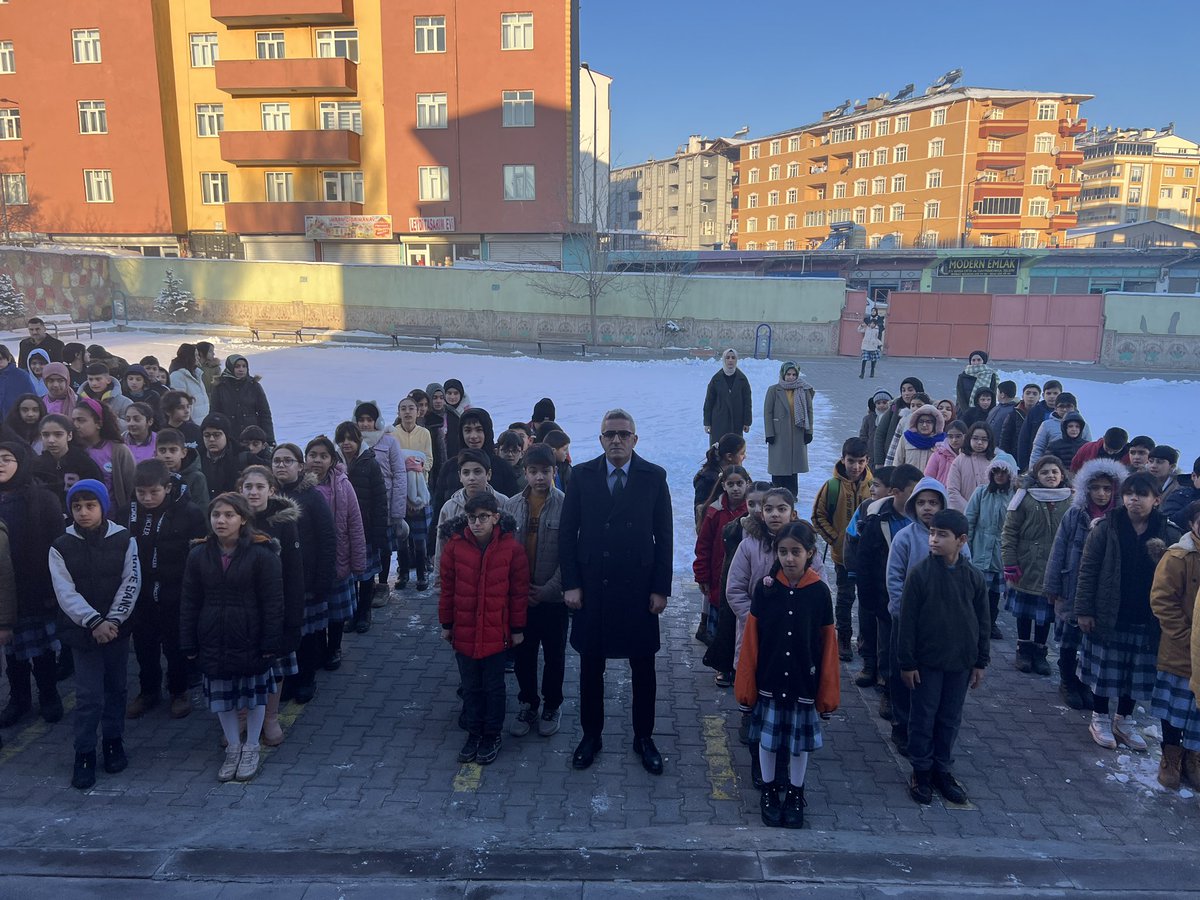 dogubayazitmem's tweet photo. İlçemiz okullarında Pençe-Kilit Harekat bölgesinde çıkan çatışmada şehit düşen kahraman askerlerimiz için 1 dakikalık saygı duruşunda bulunuldu. https://t.co/c9Ig0kgR3B
