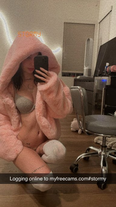 I&rsquo;m live on mfc! https://t.co/fUOayXmXqu