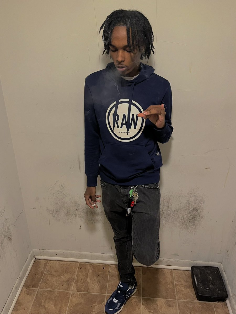 18hundo's tweet photo. 🖕🏾🫵🏾 https://t.co/eWEiywf2om