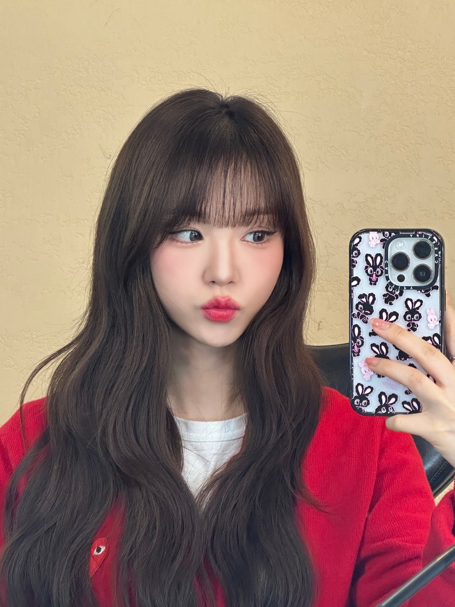 WOOAH_HM's tweet photo. [#나나]
월요일이니까 힘내라고 딸기 나연이🍓

#wooah #우아 #NANA https://t.co/8OQXq3NXzw