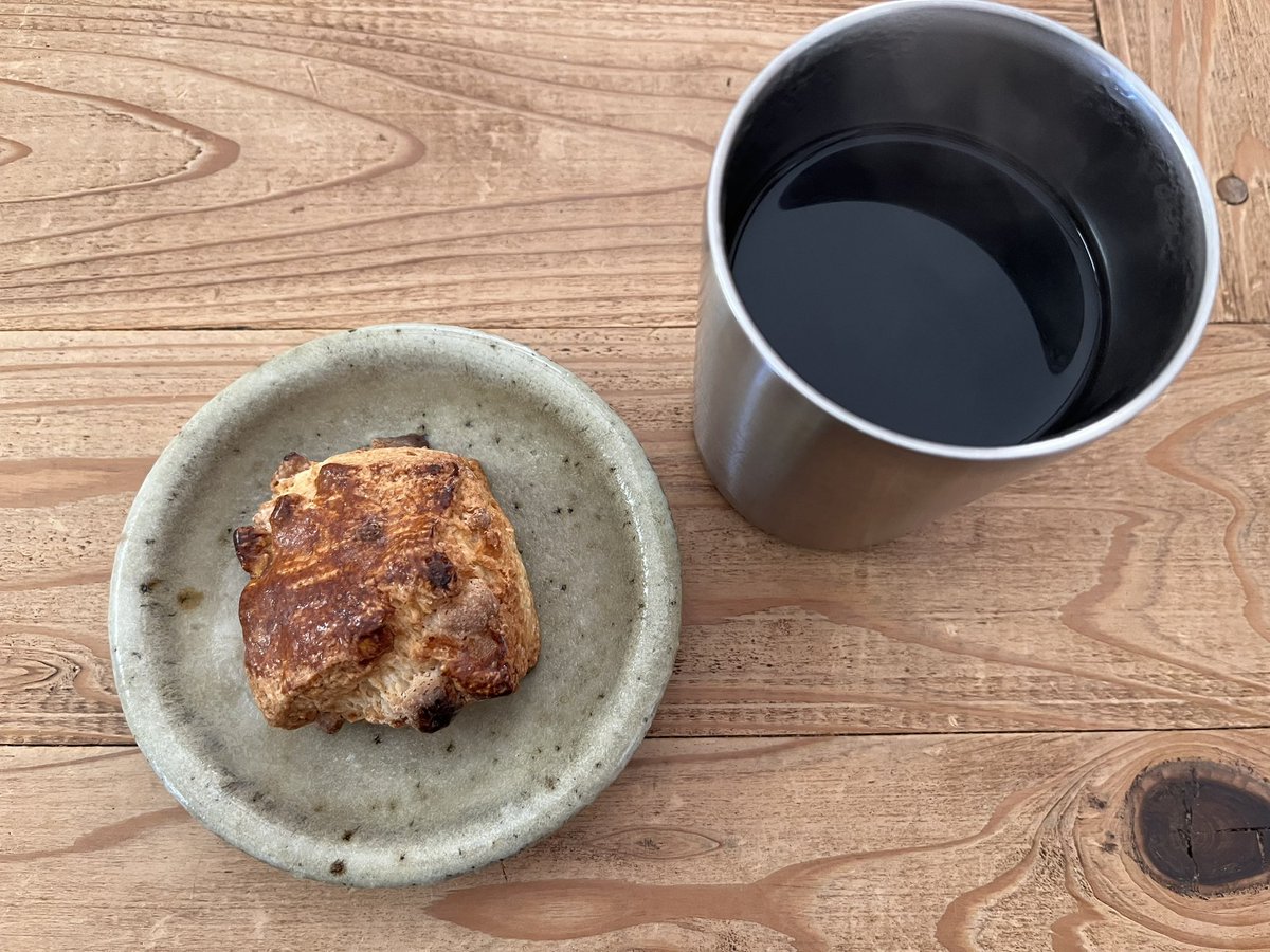 お客さんから頂いたメローコーヒーさんのスコーン。一人の時にゆっくり食べたいと思っていて、今日まで我慢。

いただきます🙏