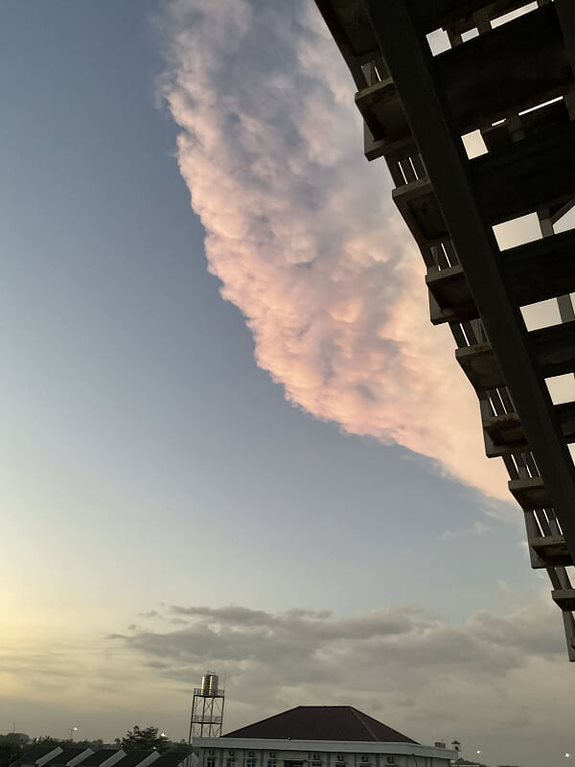 shesprogressing's tweet image. beberapa bulan lagi no longer witness langit sekolah yang selalu cantik..