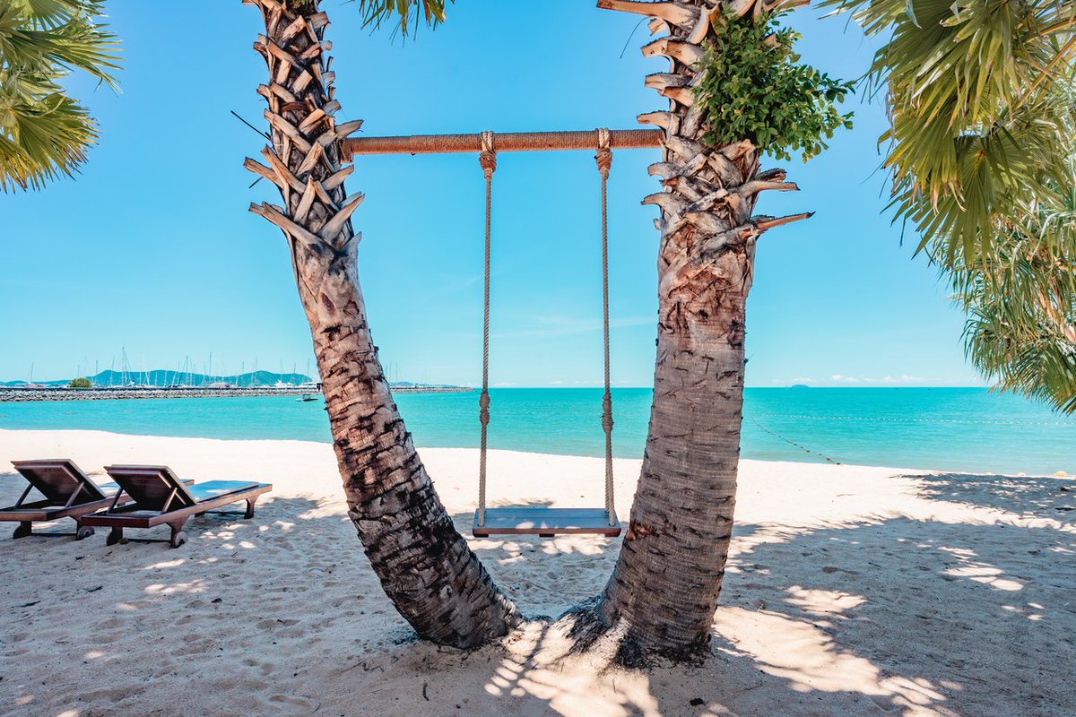 Travelbook_cojp's tweet photo. 常夏のタイへ旅行するなら、観光だけでなく海にも出かけてみませんか？🇹🇭🏖️
今回はバンコクから飛行機に乗らずに行けるビーチリゾートを特集！「パタヤ」での楽しみ方を主に紹介しています♪ショッピングやグルメ、スパ、ショーなど、楽しみが盛りだくさん🛍️🍽️
▼今からタイへ
https://t.co/YUKuqGdGMB https://t.co/3O33HfbPz1