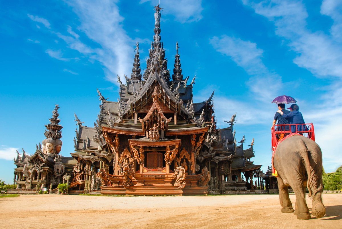 Travelbook_cojp's tweet photo. 常夏のタイへ旅行するなら、観光だけでなく海にも出かけてみませんか？🇹🇭🏖️
今回はバンコクから飛行機に乗らずに行けるビーチリゾートを特集！「パタヤ」での楽しみ方を主に紹介しています♪ショッピングやグルメ、スパ、ショーなど、楽しみが盛りだくさん🛍️🍽️
▼今からタイへ
https://t.co/YUKuqGdGMB https://t.co/3O33HfbPz1